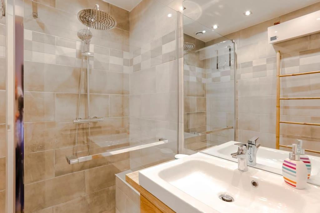 French Riviera 1 Bedroom On The Beach Facing Cannes Théoule-sur-Mer Exterior foto